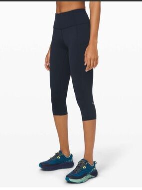 Lululemon Fast and Free Crop II Leggings 19" *Non-Reflective in Navy sz eight 8